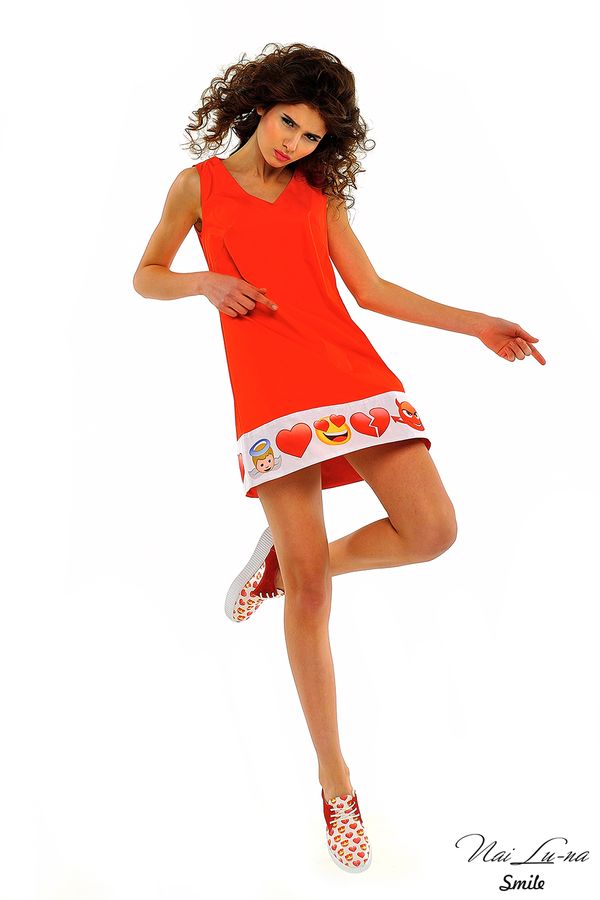 Real O позируют в мини-платьях